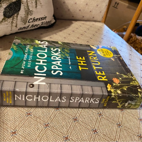 🔥📖Books 4/$10🔥 - Picture 3 of 4